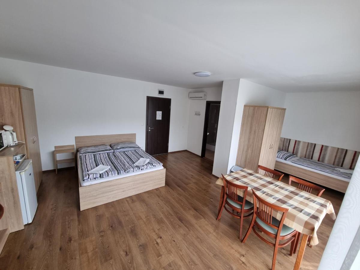 Adam Apartmanhaz Siofok Oda fotoğraf